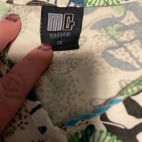 Beautiful Butterfly Scrub Top - Picture 5 of 5